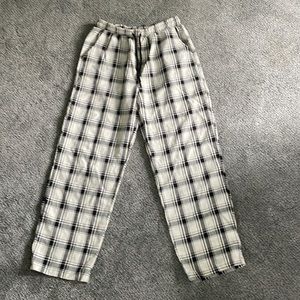 Men’s medium plaid pants.